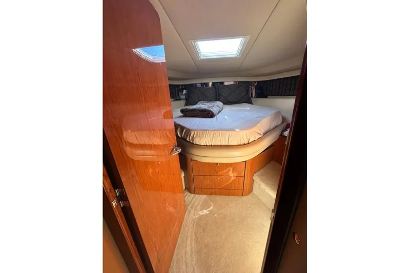 Slide: The Image of Luxurious cabin interior of 2000 Sea Ray Sundancer 540 yacht with cozy bed. - 15