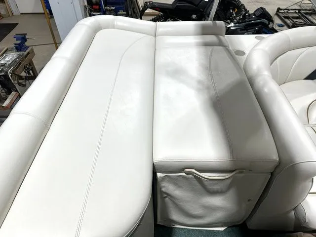 Slide: The Image of Premier 235 Grand Majestic 2005 - 10