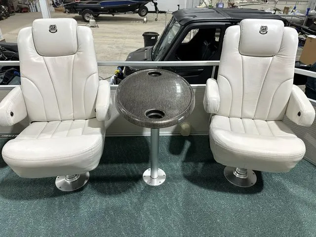 Slide: The Image of Premier 235 Grand Majestic 2005 - 31