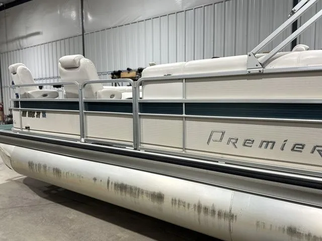 Slide: The Image of Premier 235 Grand Majestic 2005 - 7