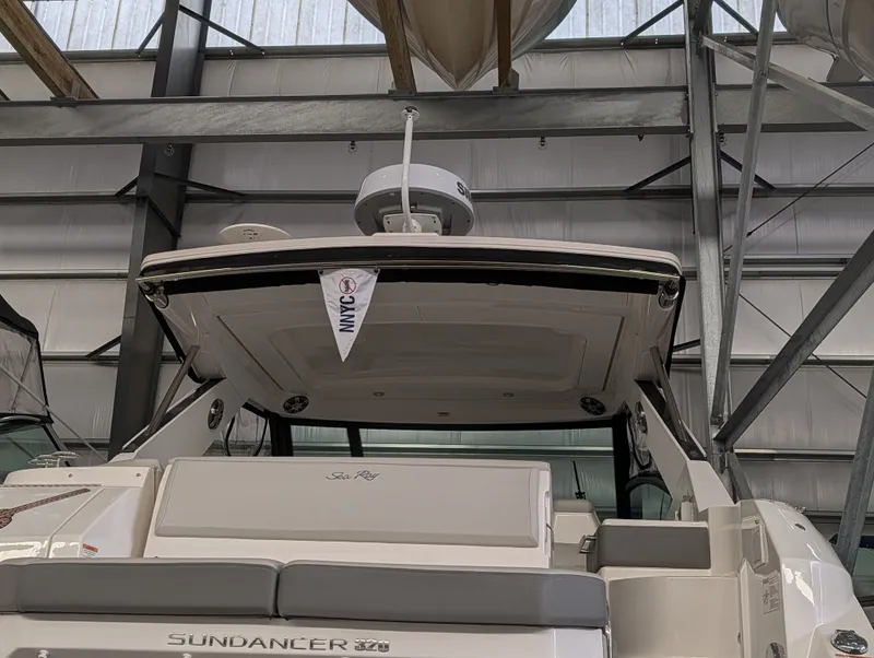 Slide: The Image of Sea Ray Sundancer 320 2024 - 37