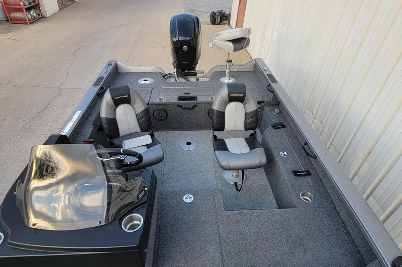 Slide: The Image of 2022 Crestliner 1750 Fish Hawk WT boat interior with seating and steering console. - 19