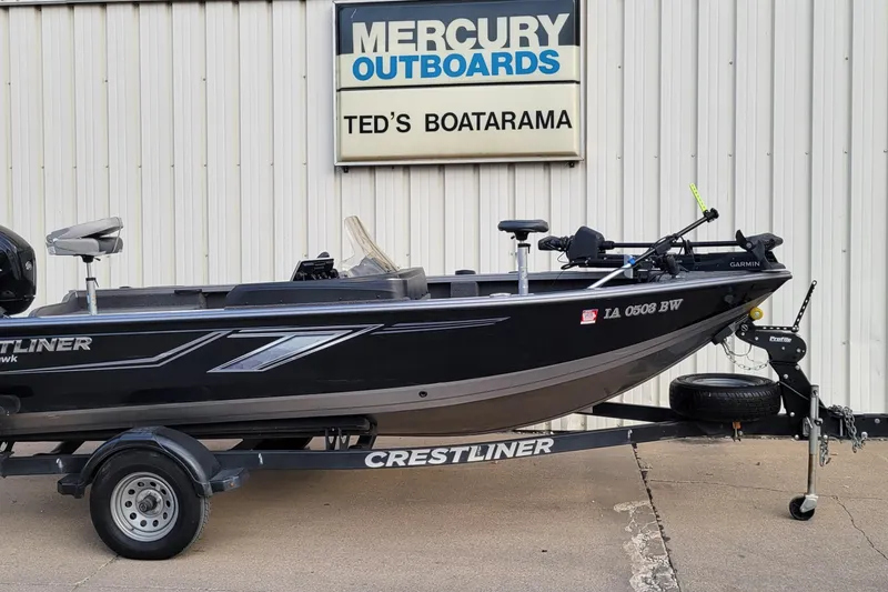 Slide: The Image of 2022 Crestliner 1750 Fish Hawk WT boat on trailer at Ted's Boatarama. - 8