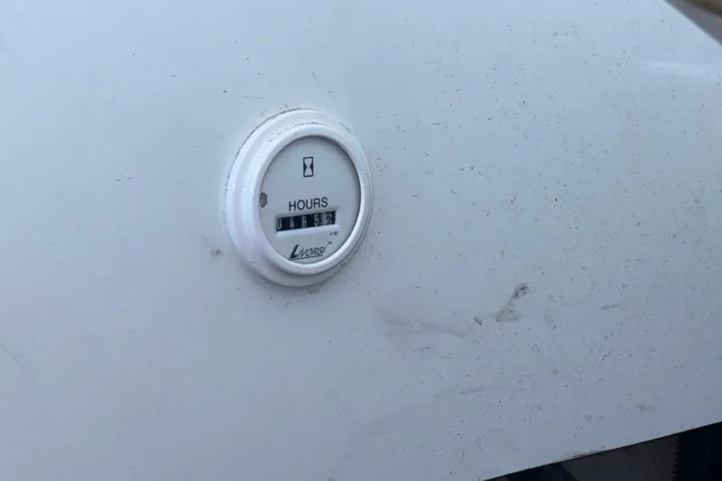 Slide: The Image of Hour meter on 2008 Baja 277 Islander boat, showing 465.3 hours. - 42