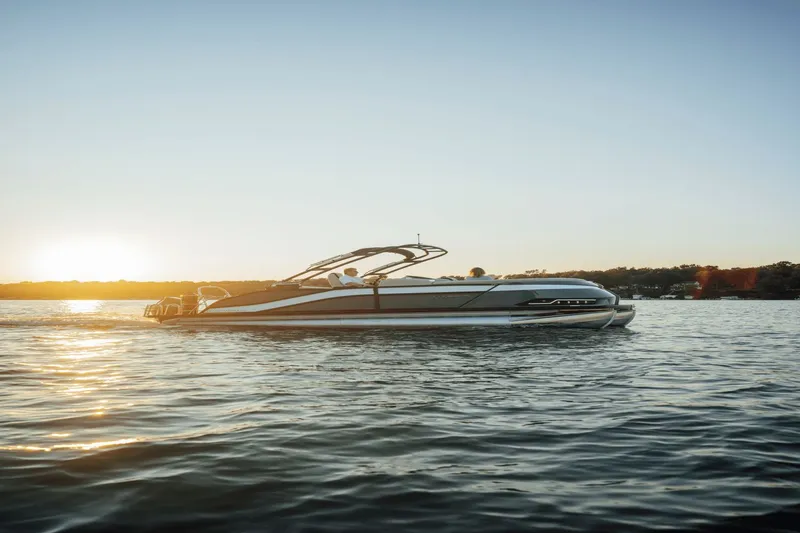 Slide: The Image of Harris Grand Mariner 230 2026 - 14