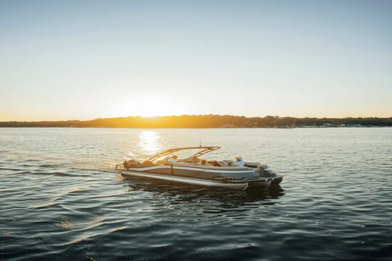 Slide: The Image of Harris Grand Mariner 230 2026 - 15