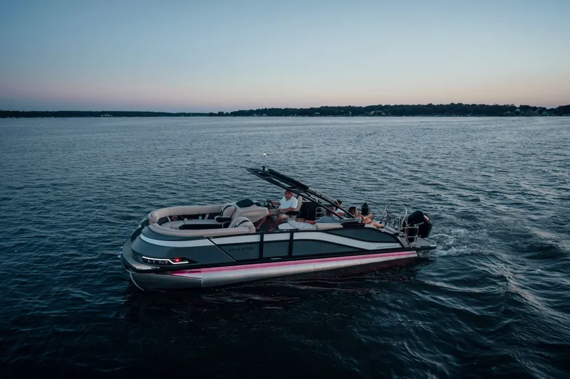 Slide: The Image of Harris Grand Mariner 230 2026 - 16