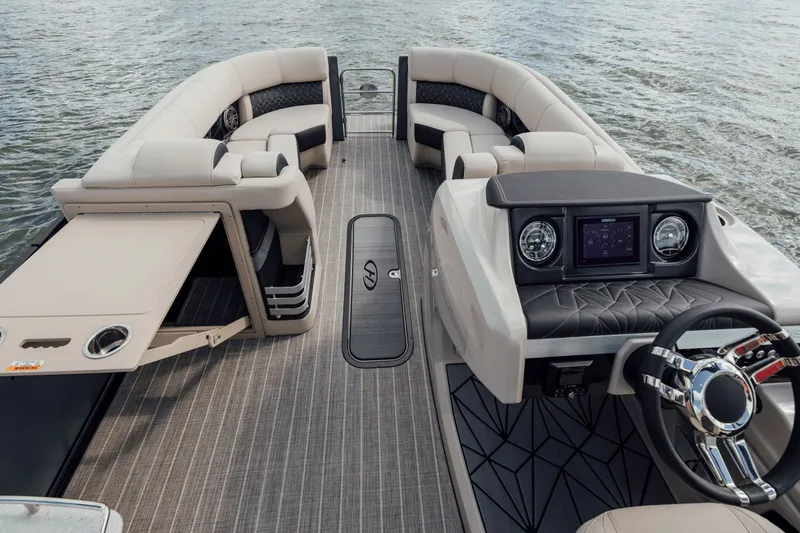 Slide: The Image of Harris Grand Mariner 230 2026 - 18