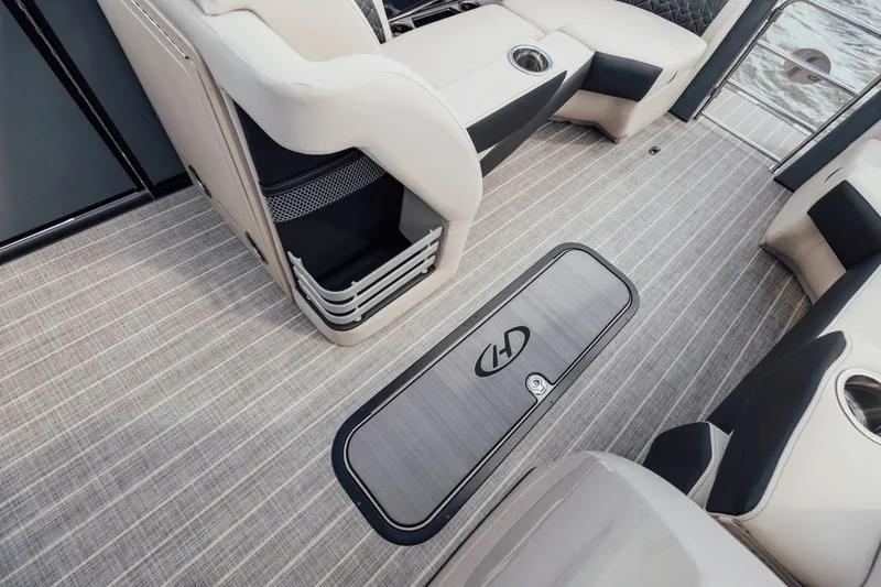 Slide: The Image of Harris Grand Mariner 230 2026 - 19