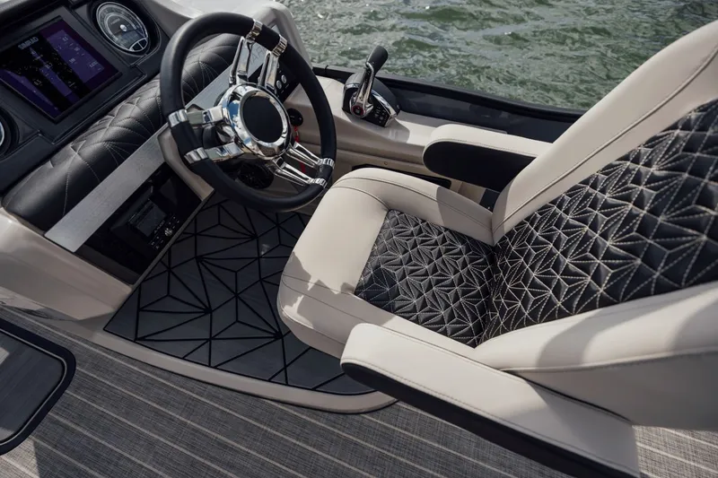 Slide: The Image of Harris Grand Mariner 230 2026 - 22