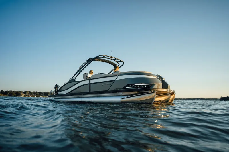 Slide: The Image of Harris Grand Mariner 230 2026 - 4