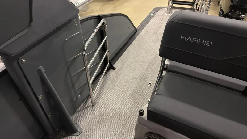 Slide: The Image of Harris Grand Mariner 230 2026 - 27