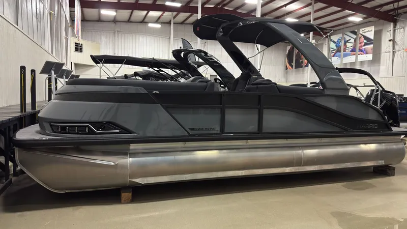 Slide: The Image of Harris Grand Mariner 230 2026 - 1