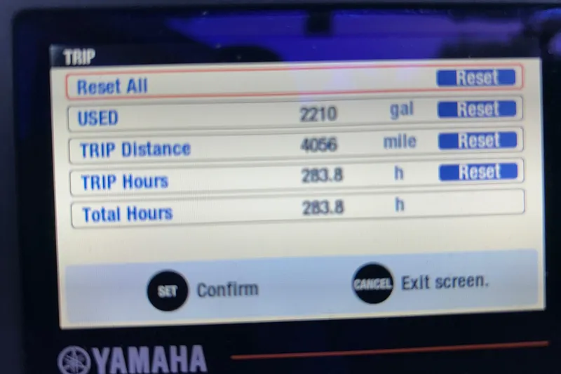 Slide: The Image of Yamaha trip display showing fuel, distance, and hours for 2018 Shallow Sport 24 Modified V. - 10