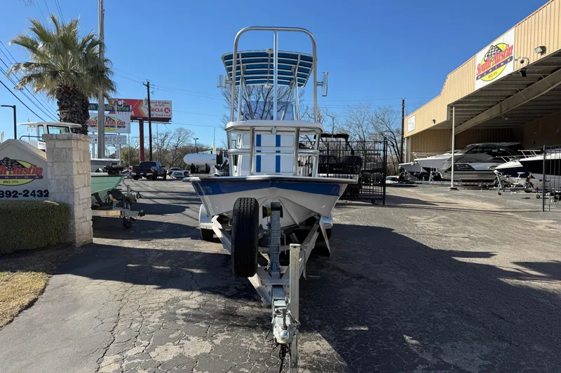 Slide: The Image of 2018 Shallow Sport 24 Modified V boat on trailer at dealership. - 19