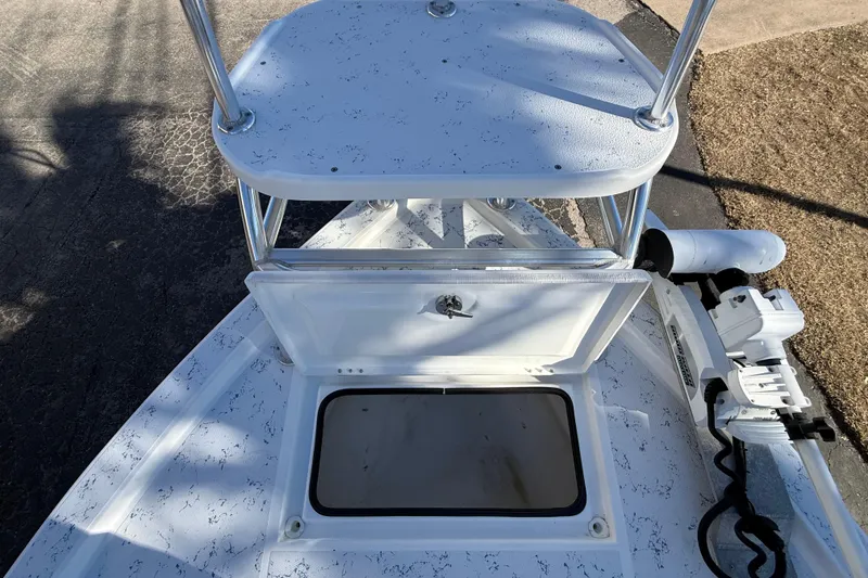 Slide: The Image of 2018 Shallow Sport 24 Modified V boat with open hatch and trolling motor. - 50