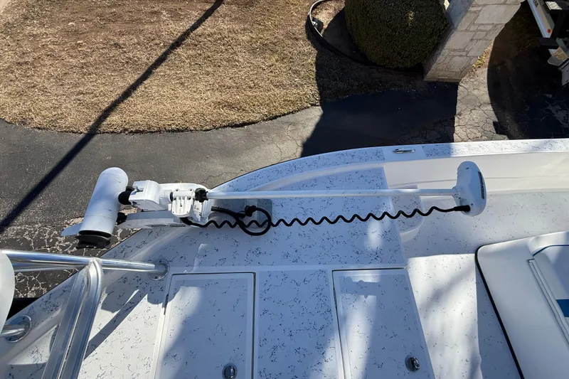 Slide: The Image of 2018 Shallow Sport 24 Modified V boat with trolling motor on deck. - 53