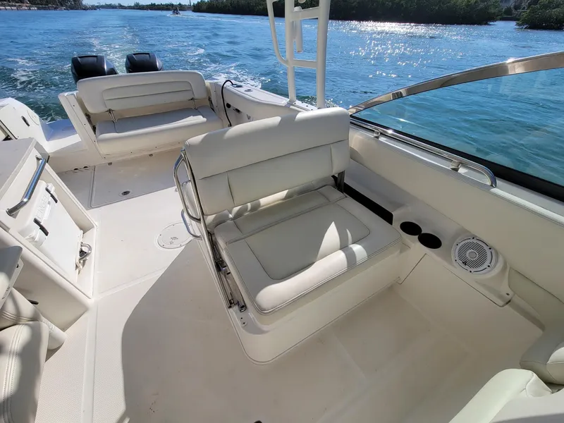 Slide: The Image of Boston Whaler 270 Vantage 2015 - 4