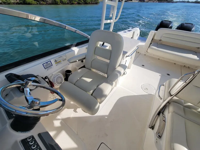 Slide: The Image of Boston Whaler 270 Vantage 2015 - 5