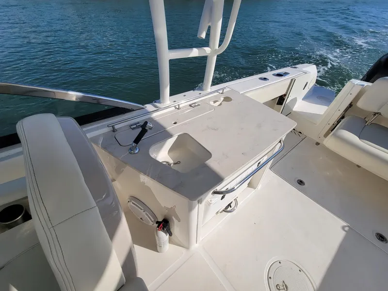 Slide: The Image of Boston Whaler 270 Vantage 2015 - 6