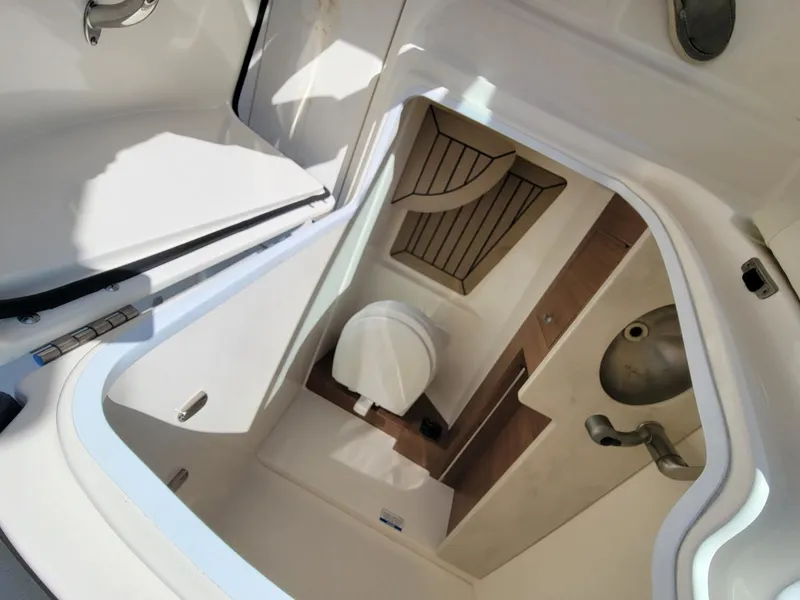 Slide: The Image of Boston Whaler 270 Vantage 2015 - 9