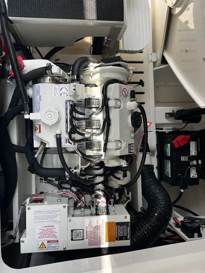 Slide: The Image of Sea Ray Sundancer 320 Outboard 2026 - 28