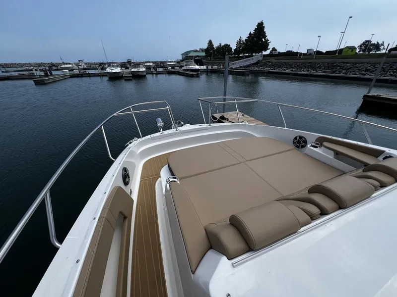 Slide: The Image of Sea Ray Sundancer 320 Outboard 2026 - 19