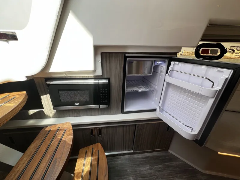 Slide: The Image of Sea Ray Sundancer 320 Outboard 2026 - 33