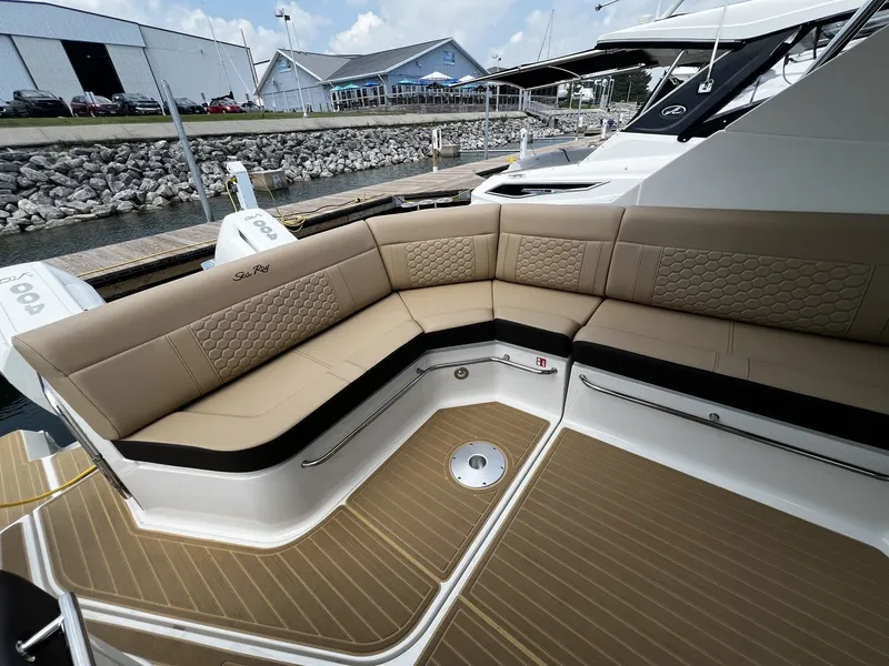 Slide: The Image of Sea Ray Sundancer 320 Outboard 2026 - 11