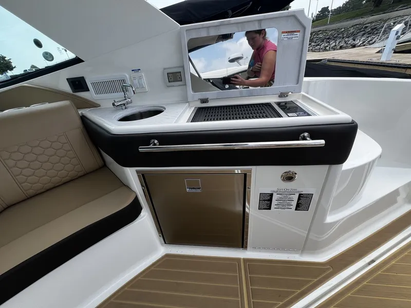 Slide: The Image of Sea Ray Sundancer 320 Outboard 2026 - 14