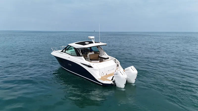 Slide: The Image of Sea Ray Sundancer 320 Outboard 2026 - 4