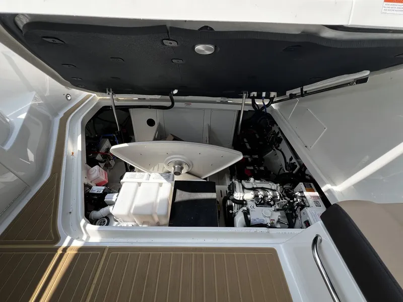 Slide: The Image of Sea Ray Sundancer 320 Outboard 2026 - 27