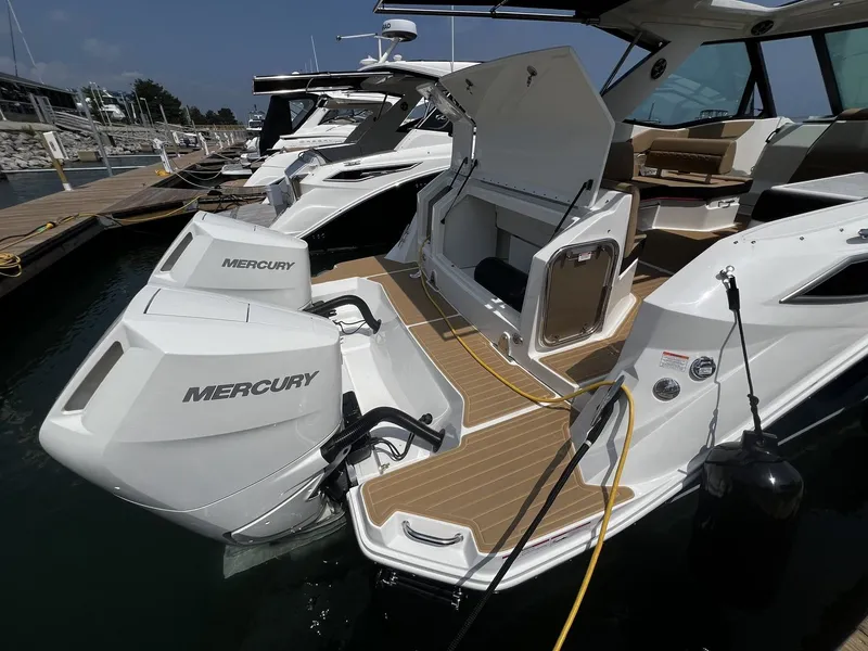 Slide: The Image of Sea Ray Sundancer 320 Outboard 2026 - 41