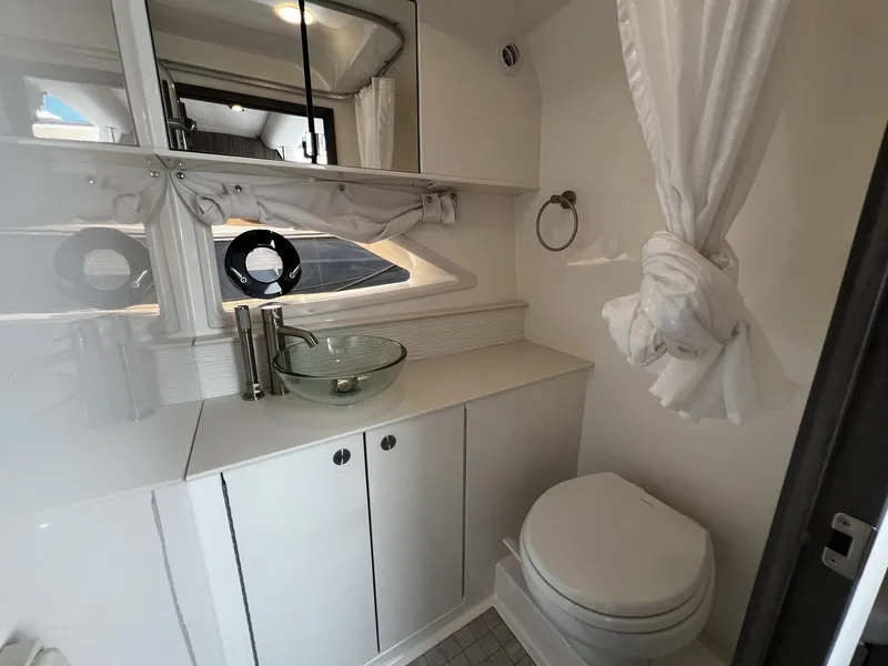 Slide: The Image of Sea Ray Sundancer 320 Outboard 2026 - 35