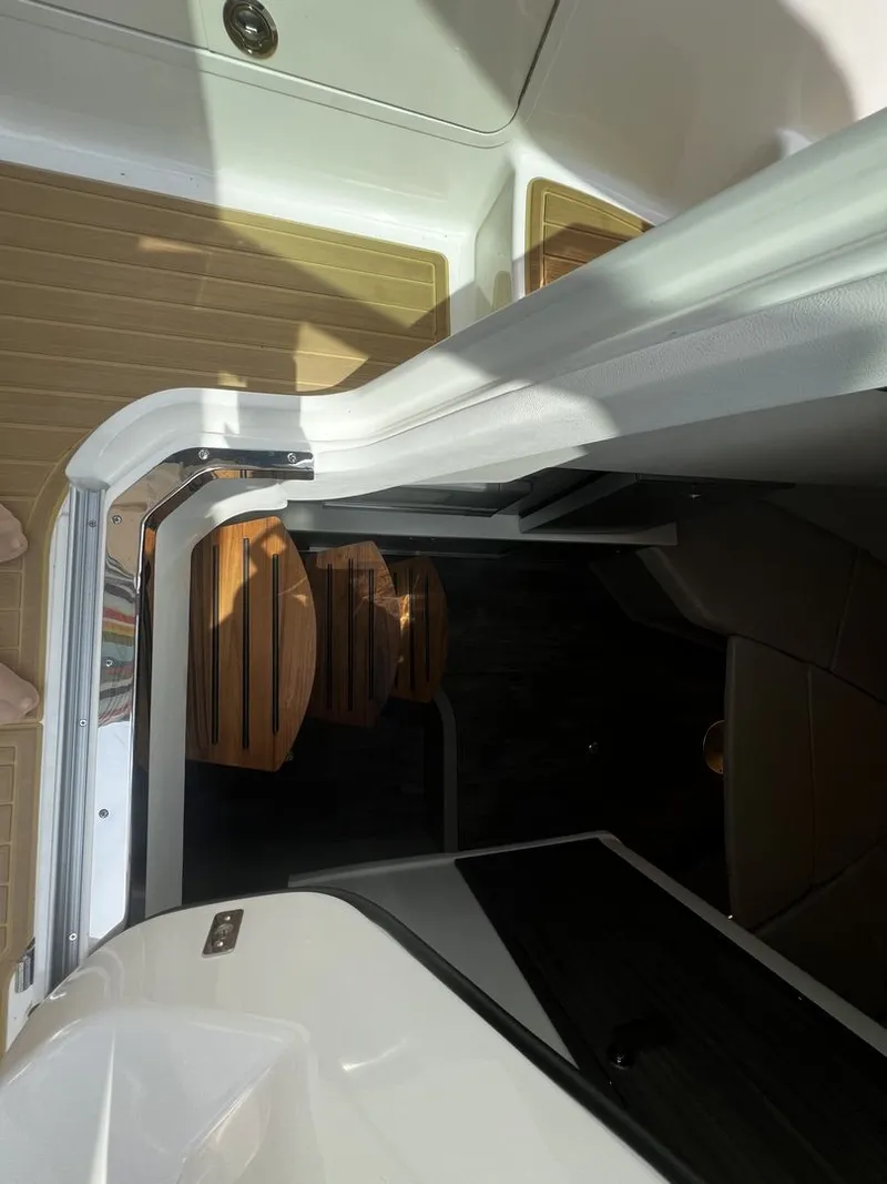 Slide: The Image of Sea Ray Sundancer 320 Outboard 2026 - 31