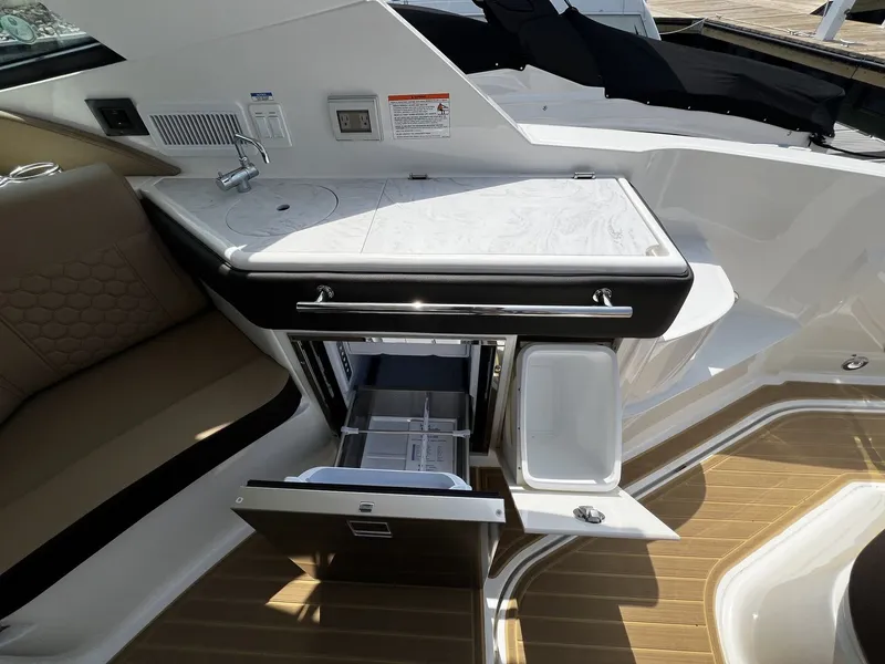 Slide: The Image of Sea Ray Sundancer 320 Outboard 2026 - 24