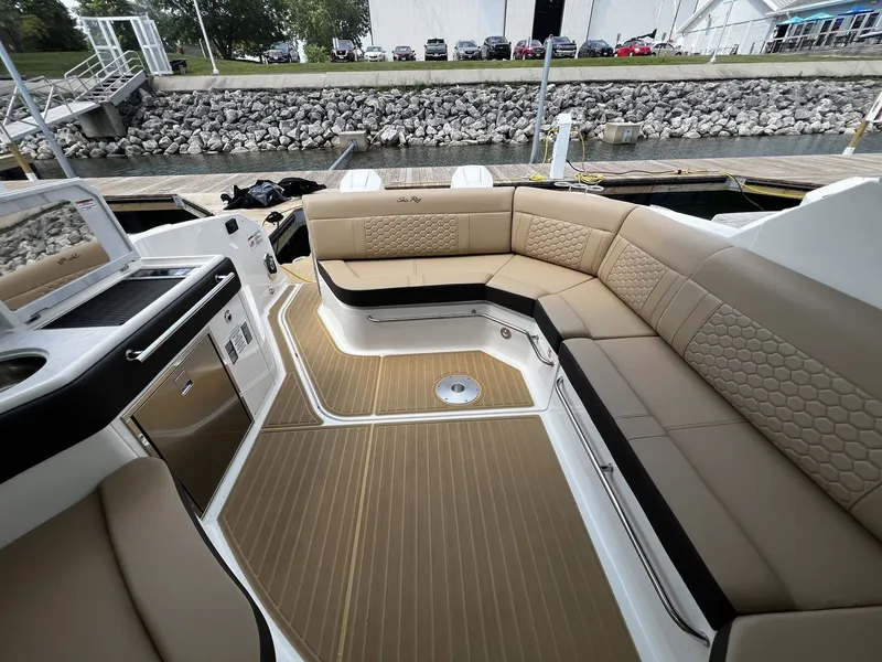 Slide: The Image of Sea Ray Sundancer 320 Outboard 2026 - 23