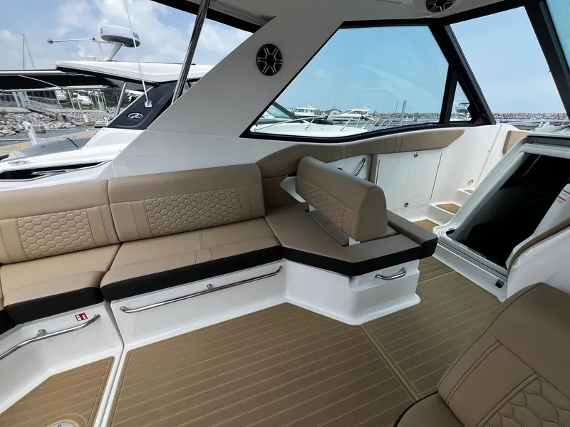 Slide: The Image of Sea Ray Sundancer 320 Outboard 2026 - 12
