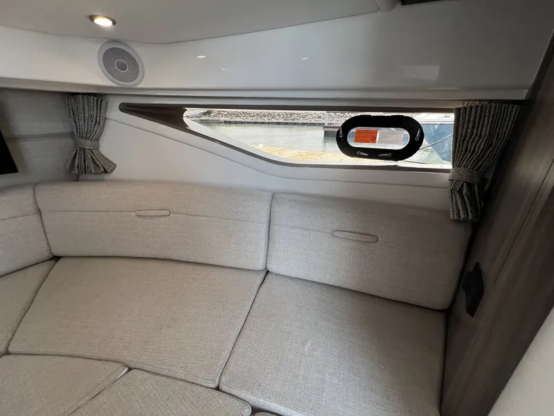 Slide: The Image of Sea Ray Sundancer 320 Outboard 2026 - 40