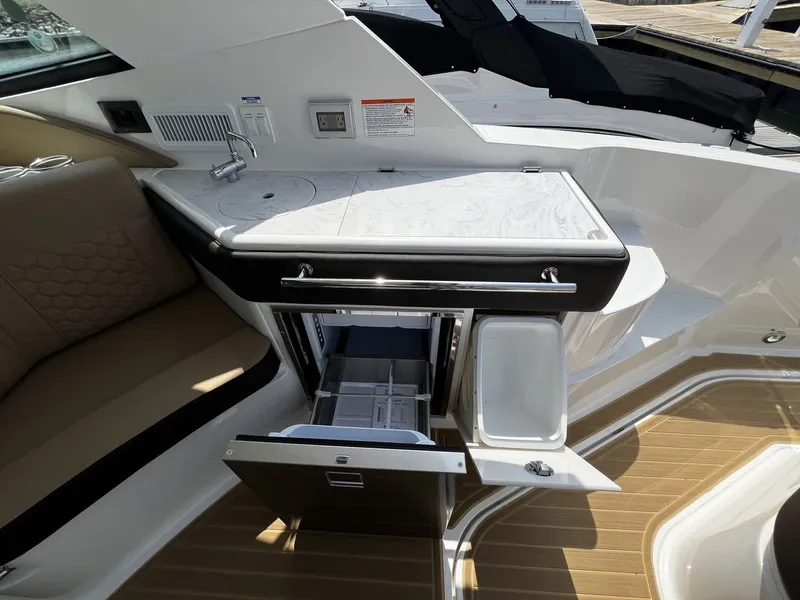 Slide: The Image of Sea Ray Sundancer 320 Outboard 2026 - 25