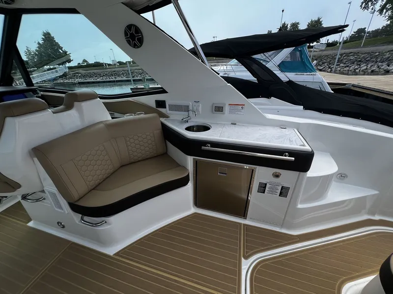 Slide: The Image of Sea Ray Sundancer 320 Outboard 2026 - 13