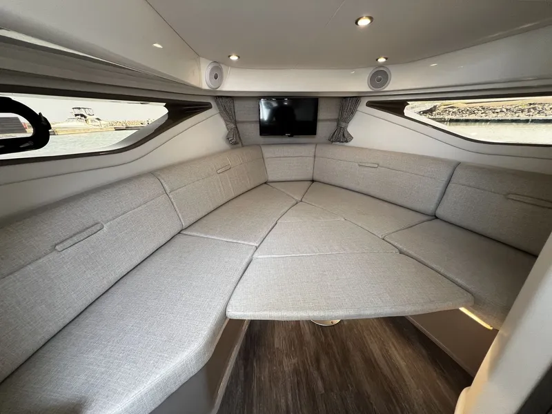 Slide: The Image of Sea Ray Sundancer 320 Outboard 2026 - 32