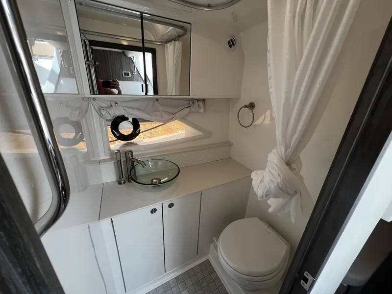 Slide: The Image of Sea Ray Sundancer 320 Outboard 2026 - 34