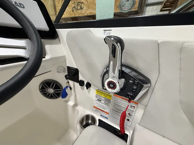 Slide: The Image of Sea Ray SDX 230 Outboard 2026 - 13