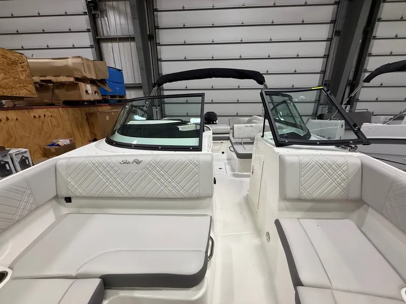 Slide: The Image of Sea Ray SDX 230 Outboard 2026 - 18