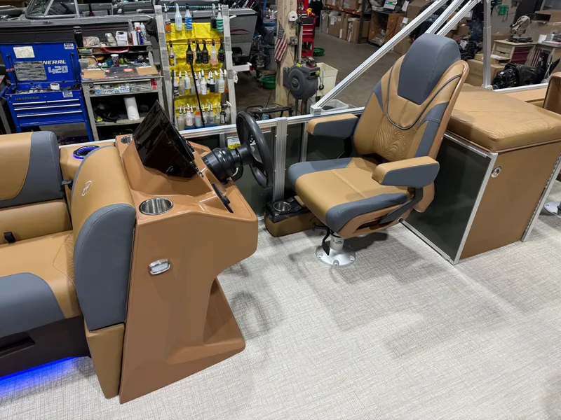 Slide: The Image of Tahoe GEOfish 200HP Rear Fish 2385 Tritoon 2026 - 10