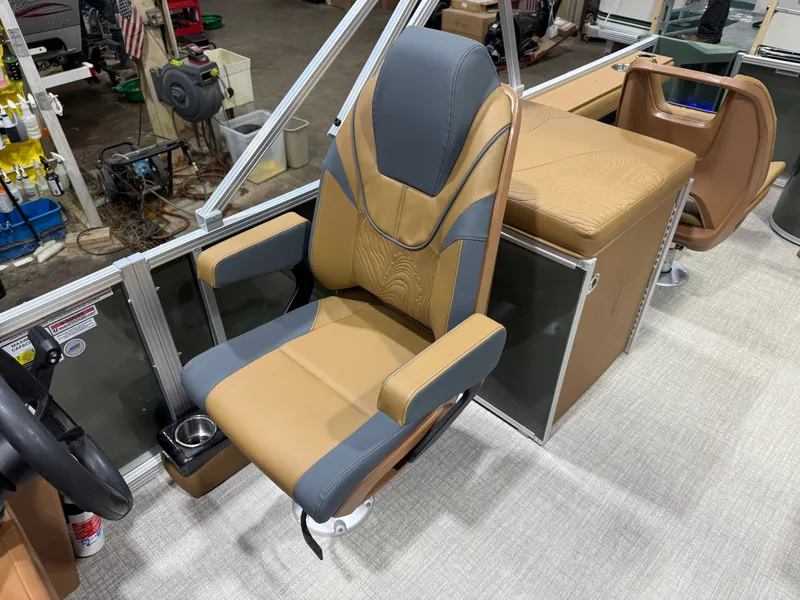 Slide: The Image of Tahoe GEOfish 200HP Rear Fish 2385 Tritoon 2026 - 11