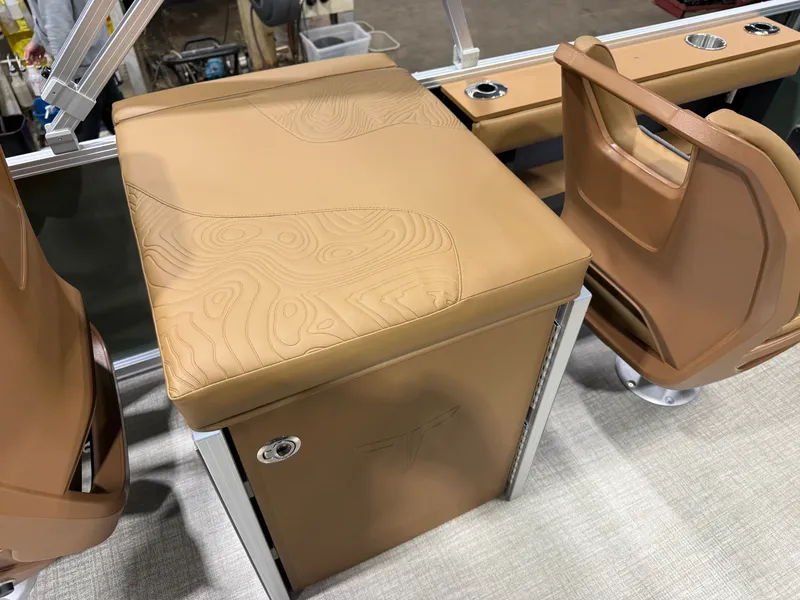 Slide: The Image of Tahoe GEOfish 200HP Rear Fish 2385 Tritoon 2026 - 20