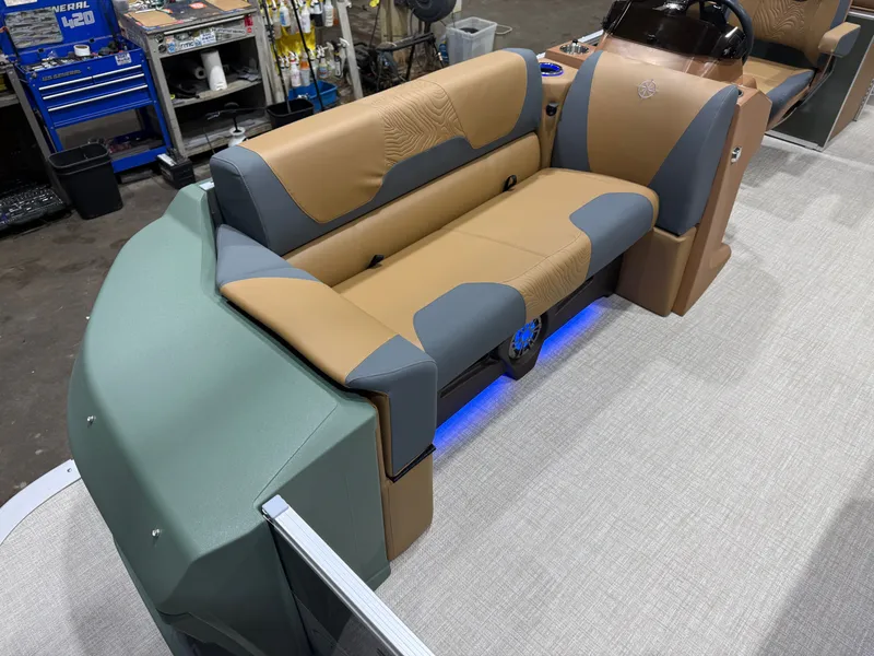 Slide: The Image of Tahoe GEOfish 200HP Rear Fish 2385 Tritoon 2026 - 7