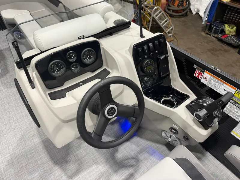 Slide: The Image of Princecraft Vectra 23 RL 2026 - 13